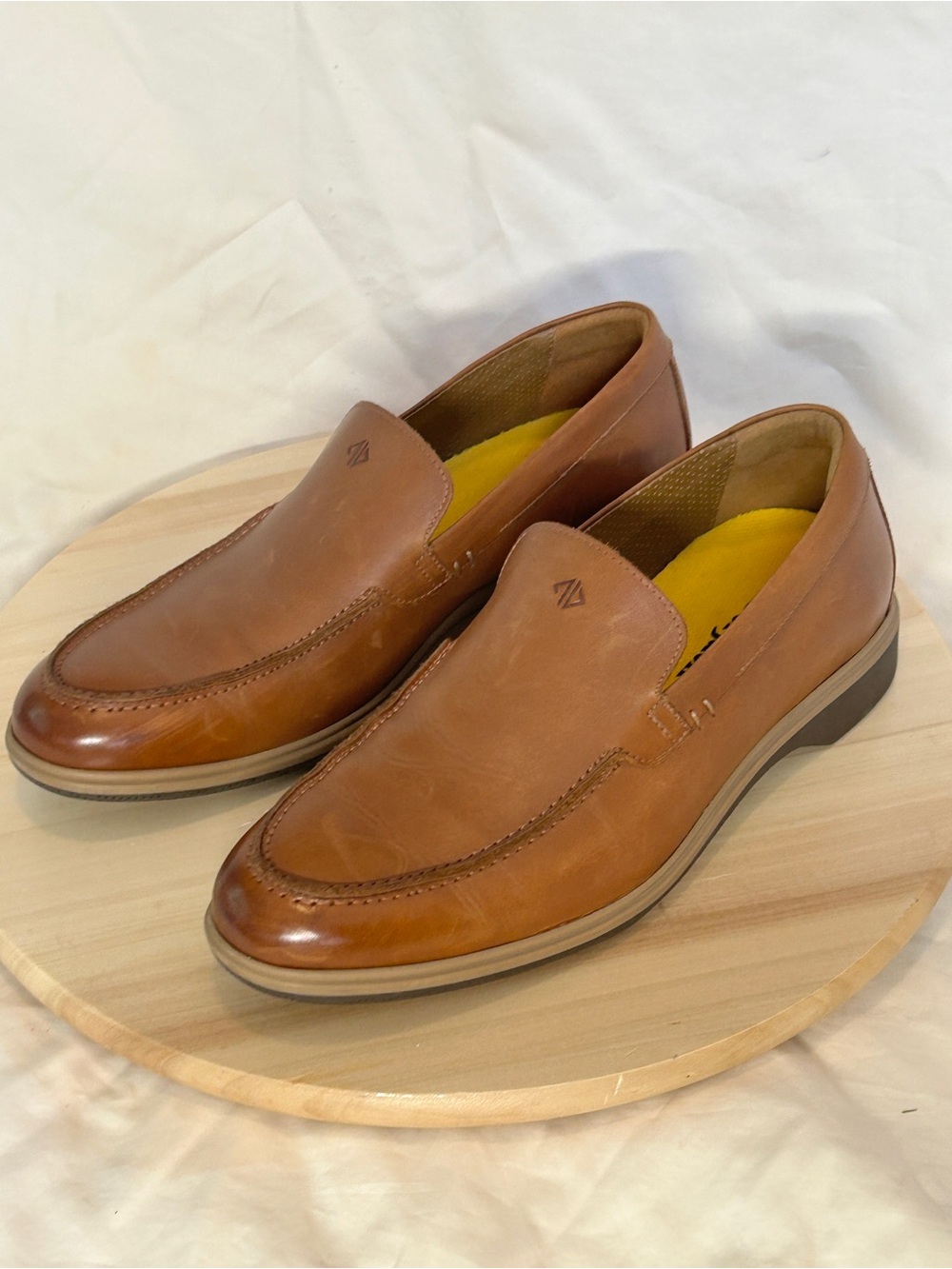 Amberjack Menโs Brown Leather Slip-On Dress Loafers Almond Toe US 9